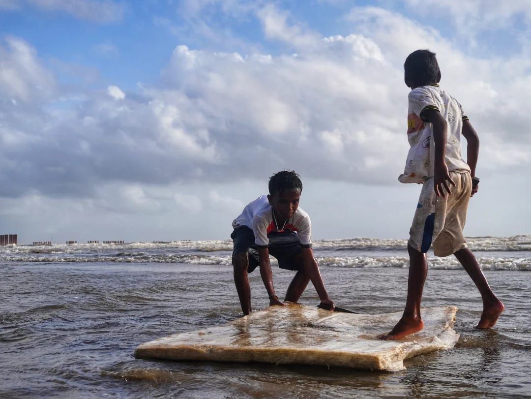 Boys at the Shore — Documentary photograph by Arjun M G (Arjun Gangadharan Madathumpadi), Mumbai, India